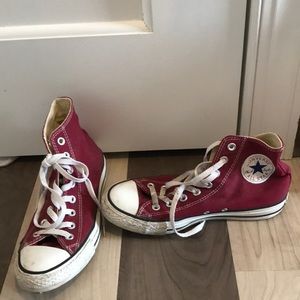 Maroon converse